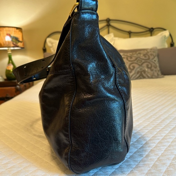 Hobo International Brand Shoulder Bag in distressed Black Leather - Picture 4 of 14